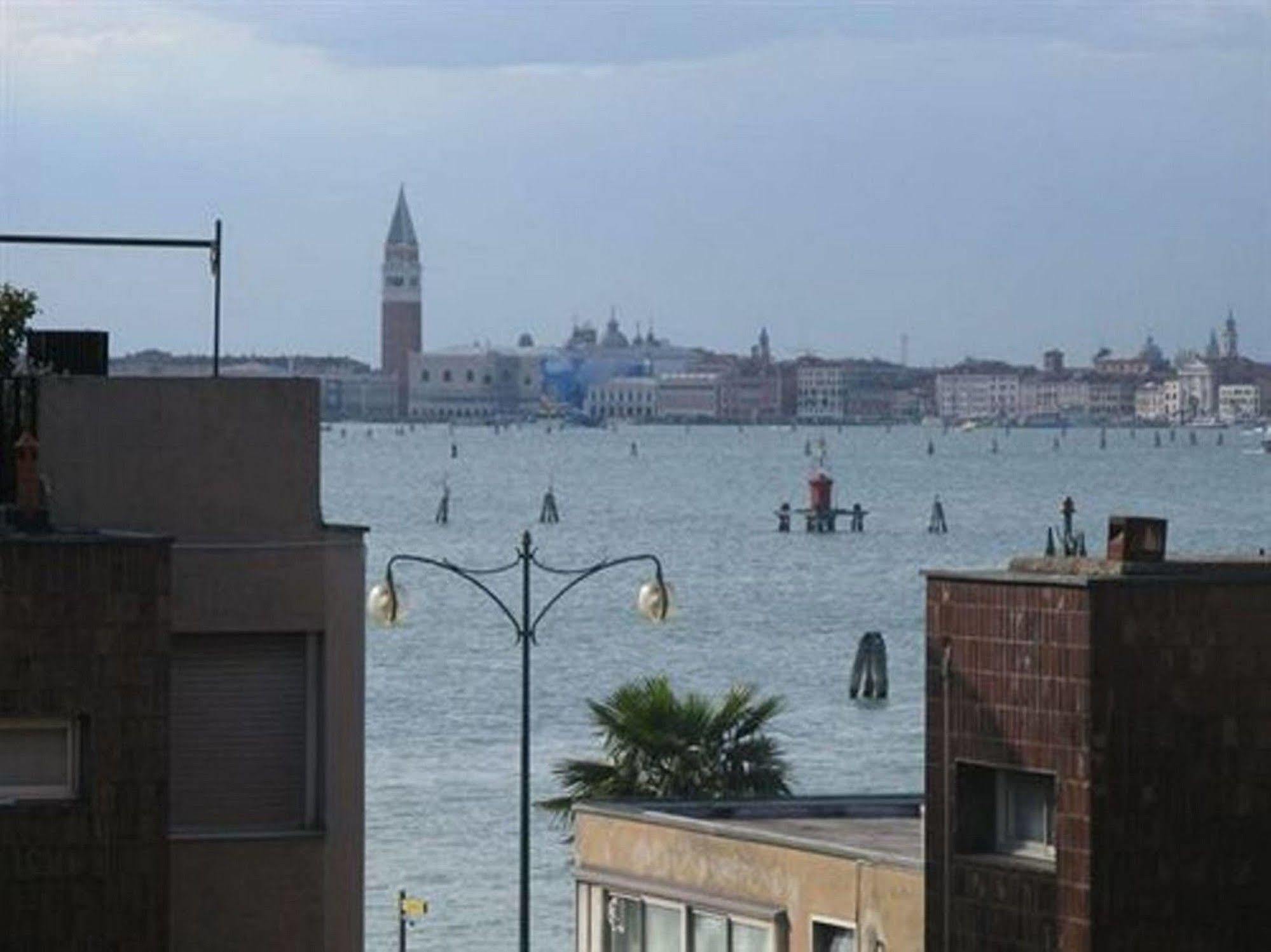Hotel Helvetia Lido di Venezia Bagian luar foto